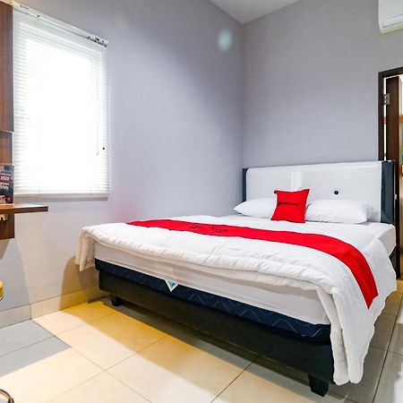 Reddoorz Near Kebon Jeruk Jakarta Exterior photo