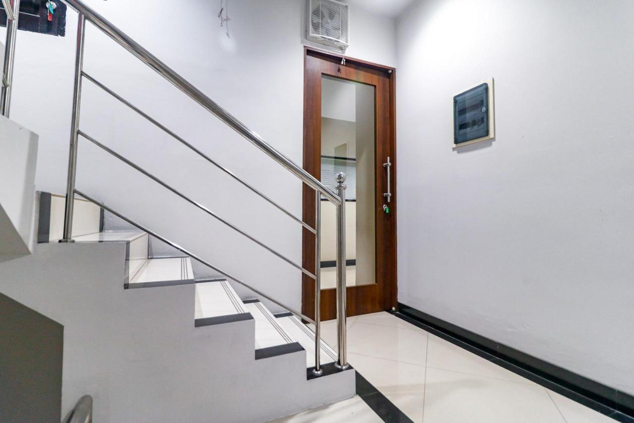 Reddoorz Near Kebon Jeruk Jakarta Exterior photo