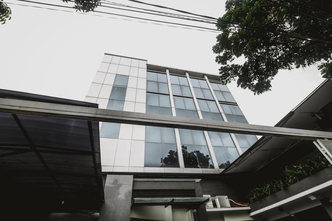 Reddoorz Near Kebon Jeruk Jakarta Exterior photo